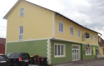 Swirtshaus M&N Hotel Zeltweg Exterior photo